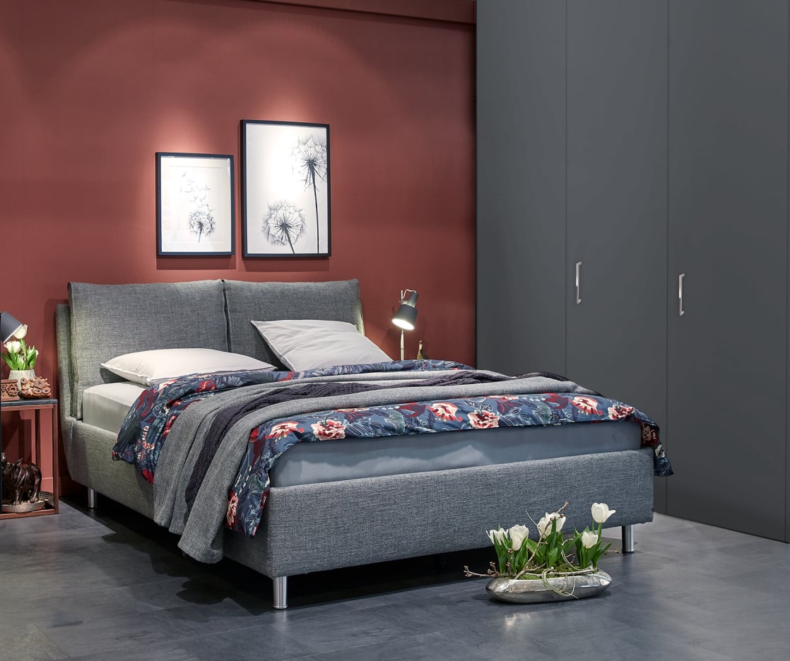 Ausstellungsstück eleganter Bettrahmen